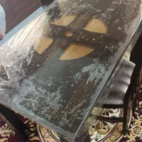 میز ناهار خوری و یک جفت قالی نه متری در حد نو