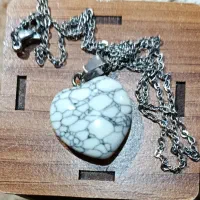 یک سنگ به همراه گردنبند|بدلیجات|آزادشهر, |دیوار