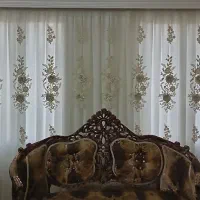 پرده بزرگ سالن همراه با والان وکتیبه