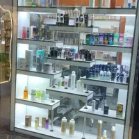 دکورمغازه ویترین پیشخوان دکورداروخانه کانتر رگال|فروشگاه و مغازه|تهران, حسن‌آباد|دیوار