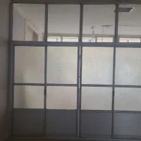 در و پنجره آلمینیومی سالم و  محکم و سنگین و قدیمی