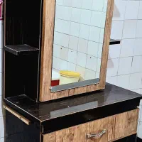 دو عدد میز آرایشی ست و یک بوفه