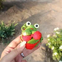 عروسک گردن دراز . قورباغه قرتی