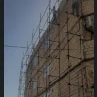 کارگر وردست کار برای داربست