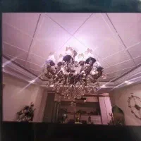 ۱عدد لوستر برنجی برنز ۱عدد لوستر فرفورژه