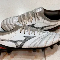 کفش فوتبال میزانو