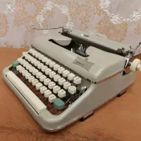 دستگاه تایپ قدیمی|کلکسیون اشیاء عتیقه|یاسوج, |دیوار