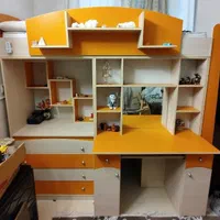 تخت همراه با کمد و میز دراور و کتابخانه و دکور