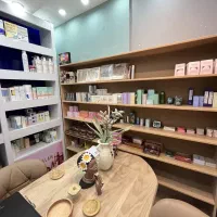 فروشنده محصولات آرایشی