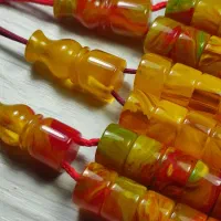 تسبیح کهربا پرچمی