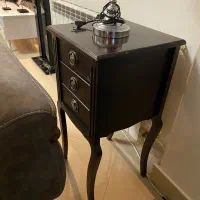 میز کنار سالنی سه کشو جنس چوب