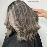 رنگ و مش حرفه‌ای + کاشت و ژلیش ناخن  مشاوره رایگان|خدمات آرایشگری و زیبایی|شیراز, سعدیه جنوبی|دیوار