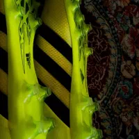 دو کفش ورزشی و یک پوتین|کیف، کفش، کمربند|مریوان, |دیوار