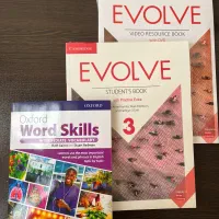 ست نو کتاب زبان Evolve 3