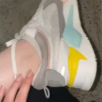 کفش کتانی ورزشی زنانه