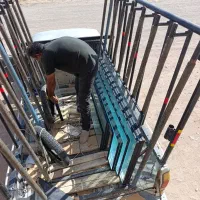 به یک نفر نیرو اقا