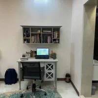 میز تحریر به همراه قفسه جنس