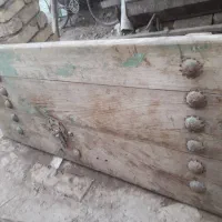 درب چوبی  حیاط قدیمی