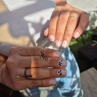 کاشت ناخن حرفه‌ای با تخفیف‌های ویژه|خدمات آرایشگری و زیبایی|قزوین, |دیوار