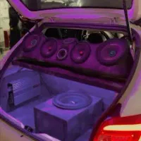 نصب سیستم صوتی خودرو درب منزل شما.