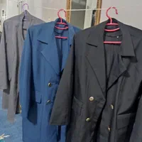 تعدادی مانتو زنانه و کت مجلسی