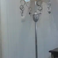 آباژور ایستاده