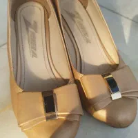 کفش|کیف، کفش، کمربند|سنگر, |دیوار