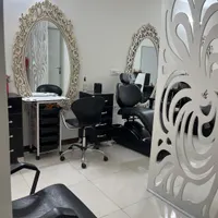 رنگ کار و ناخن کار ماهر  در سالن پر مشتری|استخدام درمانی، زیبایی، بهداشتی|تهران, فلاح|دیوار