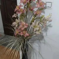 گل مصنوعی با گلدان