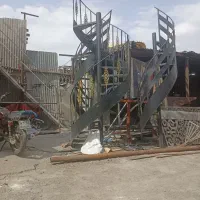 کارگر ساده مسلط به جوشکاری