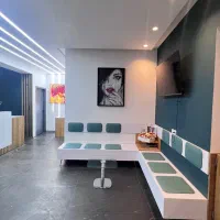 پزشک عمومی مسلط به کار زیبایی