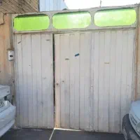 درب حیاط و دو درب انباری همگی ۱۰ تومن