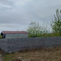 زمین ۱۴۲ متری ساحلی دور دو طرف دیوار بلند