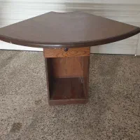 ۲ عدد میز /کامپیتور /چوبی سالم مجانی تقدیم میشود