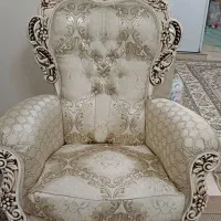 ۶ عدد مبل تک و ۳ عدد میز