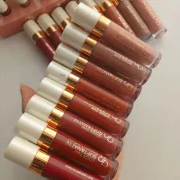 لوازم آرایشی و لباس زیر