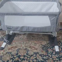 تخت کنار مادر