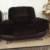 مبل ۴ نفره  سالم و تمیز بدون فرو رفتگی