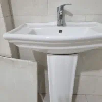 دوتا روشویی با شیر