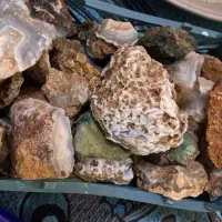 تعدادی سنگ|جواهرات|اندیشه, اندیشه فاز ۴|دیوار