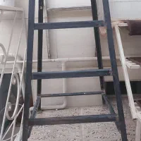 چهارپایه فلزی