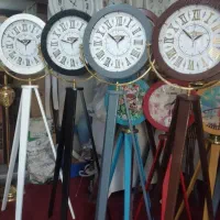 ساعت ۳ پایه ایستاده