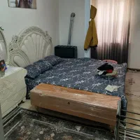 فروش تخت و میزارایش و دوعدد پاتختی