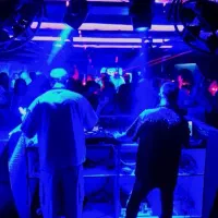 دیجی dj . ارکستر موسیقی زنده