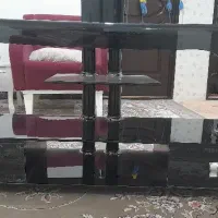 زیر تلویزیون شیشه ای