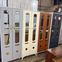 جاکفشی ایستاد و سه درب