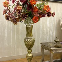 گلدان همراه با گل