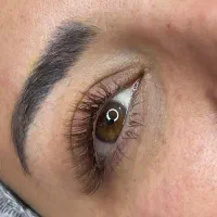 خدمات مژه و اکستنشن مژه