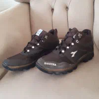 کفش کوهنوردی|کیف، کفش، کمربند|هشتگرد, شهرک ولیعصر (مصلی)|دیوار