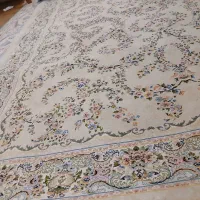 فرش کرمی رنگ